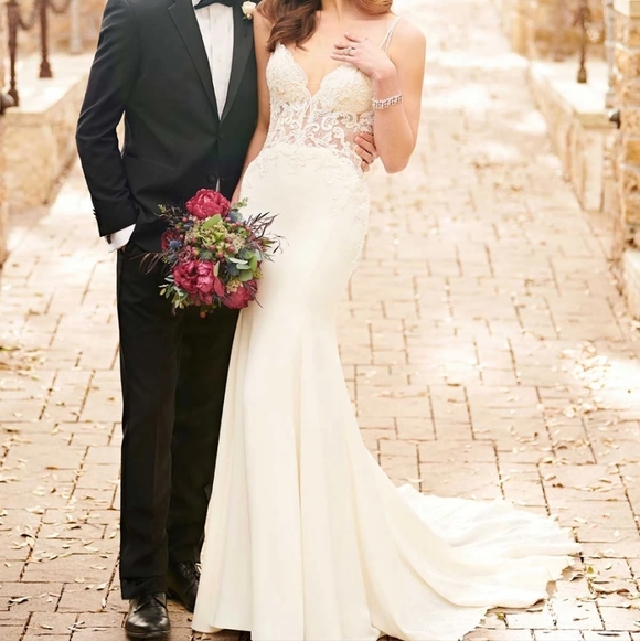 Essence of Australia D2457 white lace beaded sheer sleeveless wedding dress - Picture 4 of 15